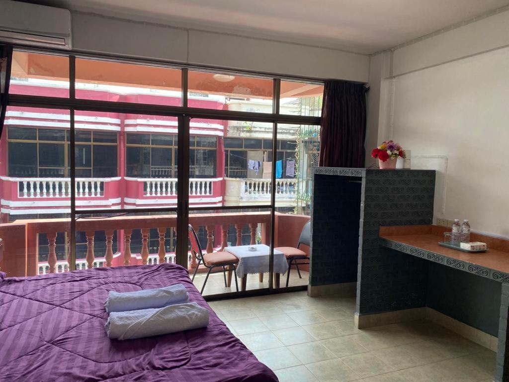 Pluemchai Guesthouse Jomtien Exterior foto