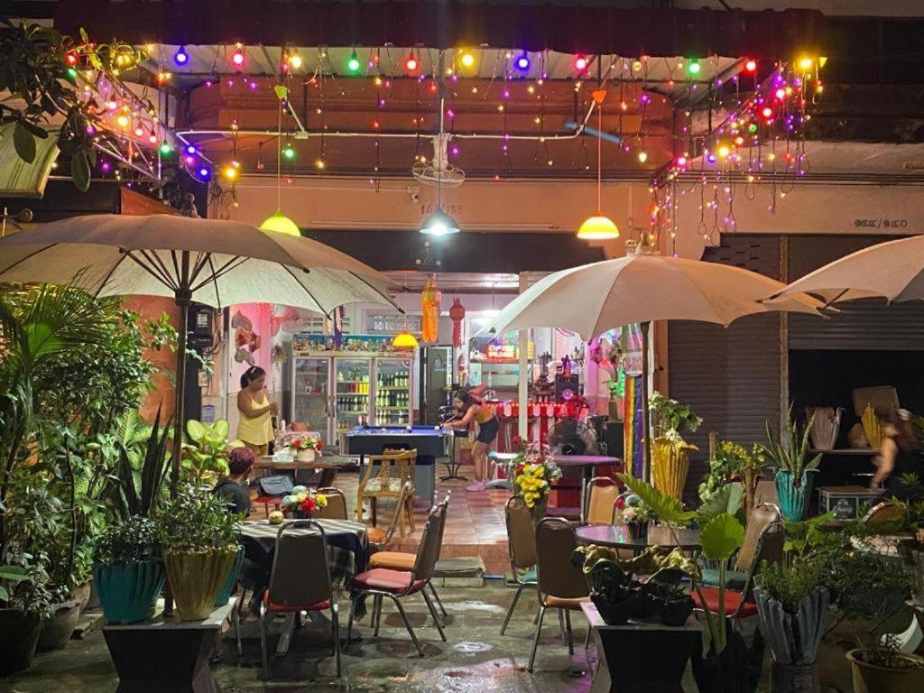 Pluemchai Guesthouse Jomtien Exterior foto